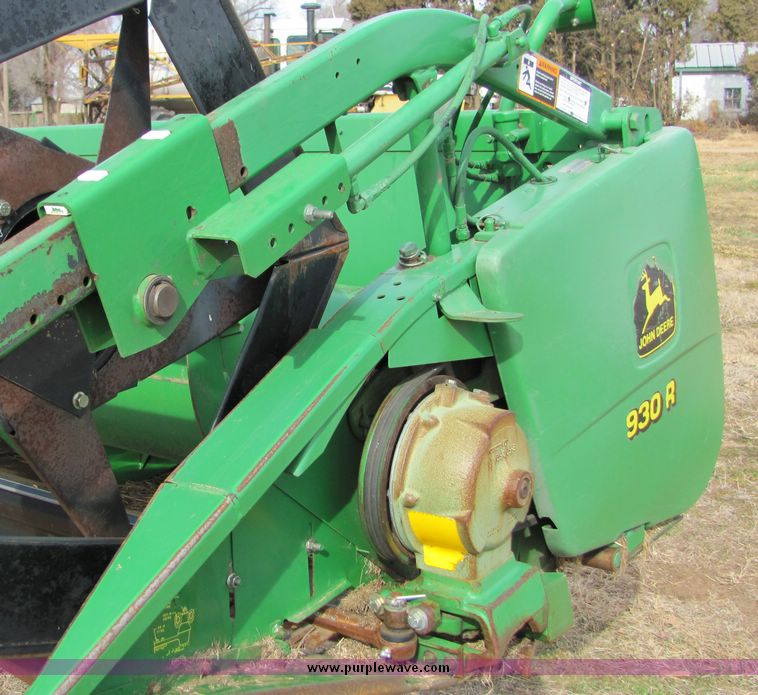 image for item 8033 2001 John Deere 930R rigid platform header