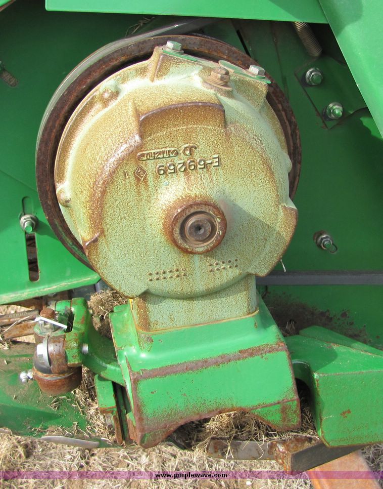 image for item 8033 2001 John Deere 930R rigid platform header