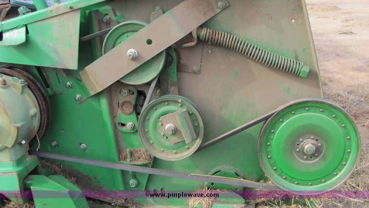 image for item 8033 2001 John Deere 930R rigid platform header