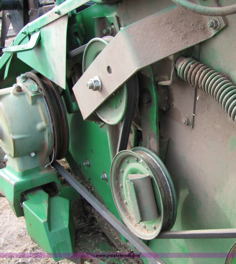 image for item 8033 2001 John Deere 930R rigid platform header