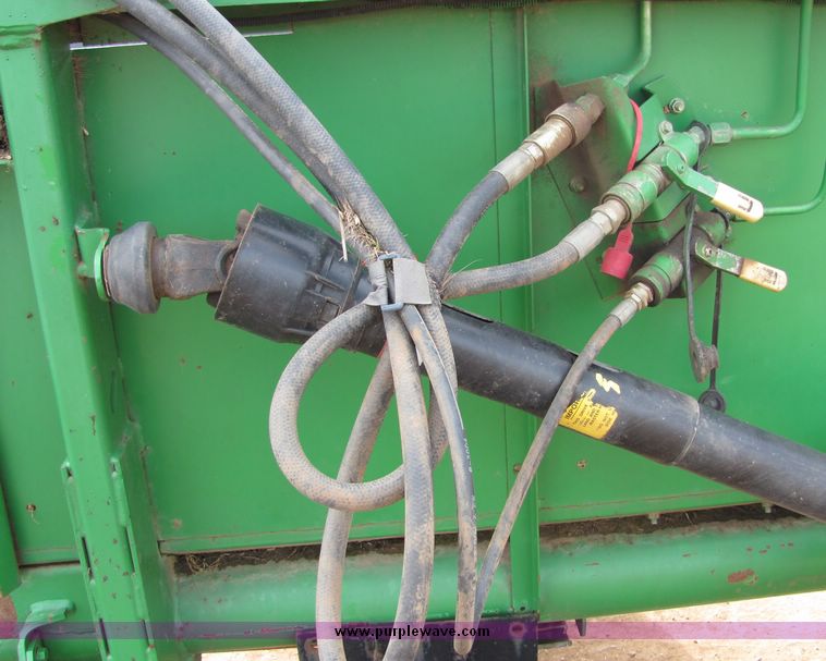 image for item 8033 2001 John Deere 930R rigid platform header