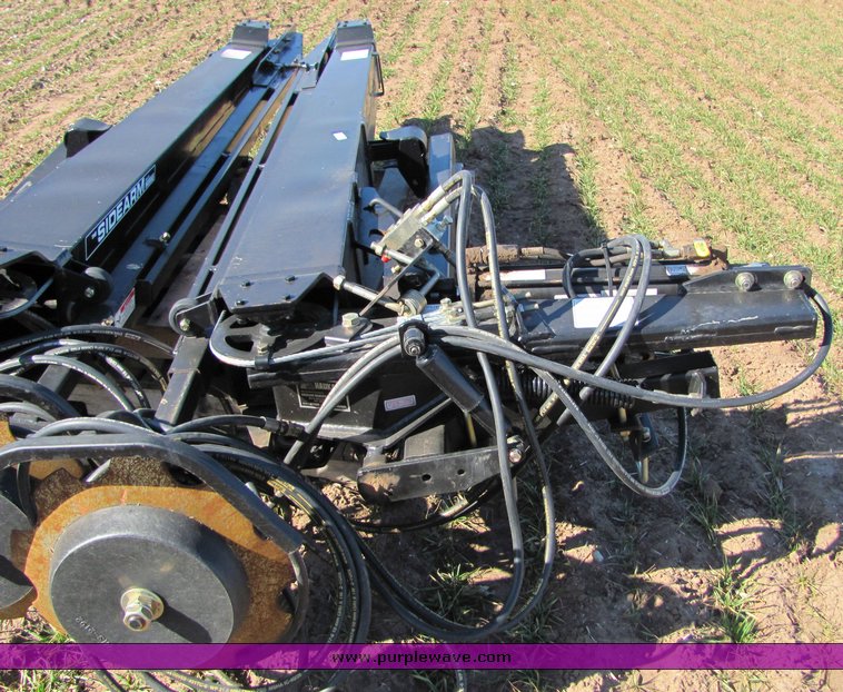 image for item 8048 2006 Dual side arm no till markers