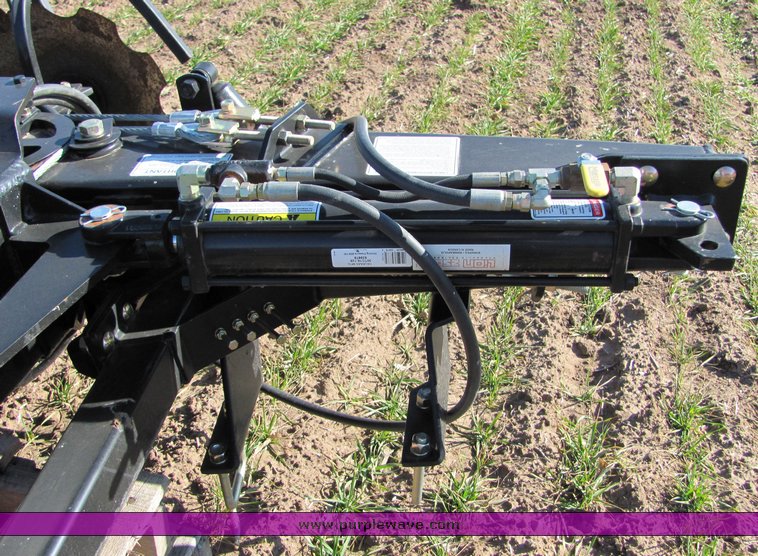 image for item 8048 2006 Dual side arm no till markers