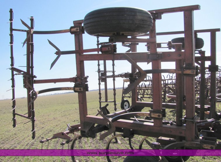 image for item 8053 Sunflower 18' chisel with Noble harrow