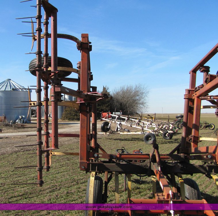 image for item 8053 Sunflower 18' chisel with Noble harrow