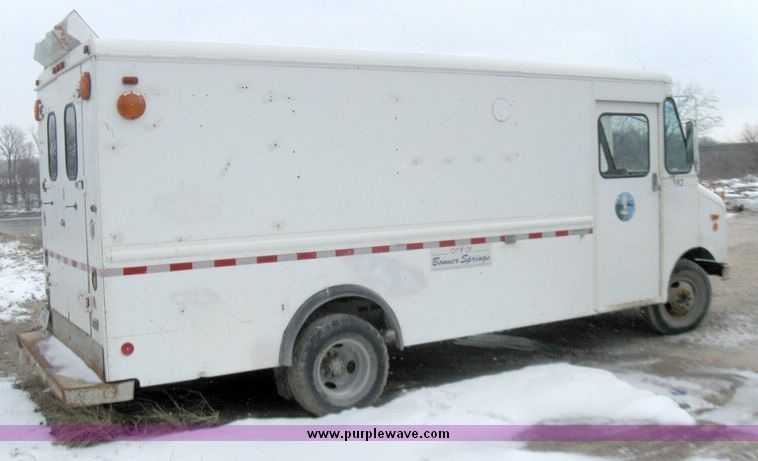 image for item 3001 1979 Ford utility van