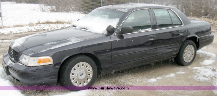 image for item 3004 2003 Ford Crown Victoria Police Interceptor