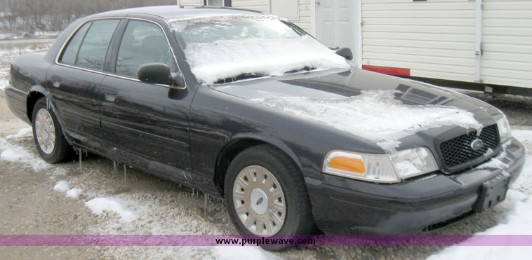 image for item 3004 2003 Ford Crown Victoria Police Interceptor