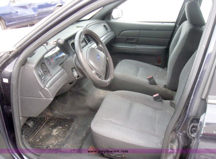 image for item 3004 2003 Ford Crown Victoria Police Interceptor