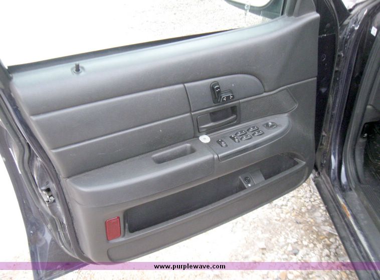 image for item 3004 2003 Ford Crown Victoria Police Interceptor