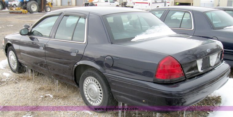 image for item 3005 2001 Ford Crown Victoria Police Interceptor
