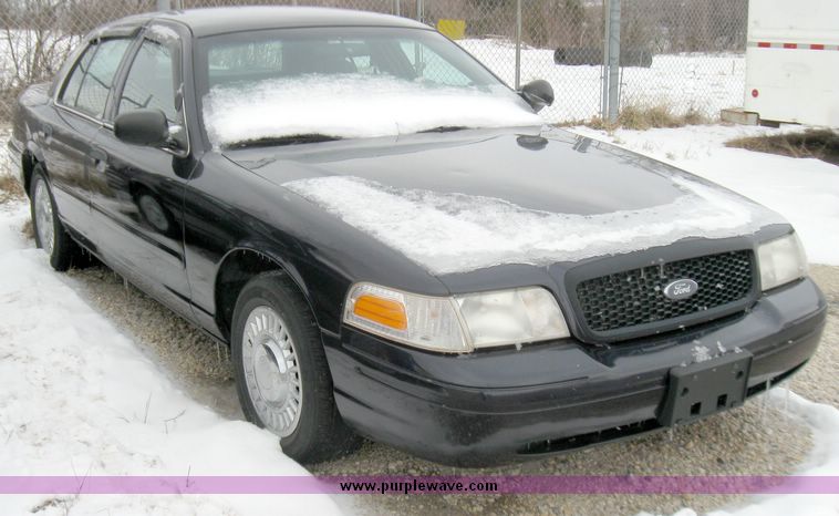 image for item 3005 2001 Ford Crown Victoria Police Interceptor