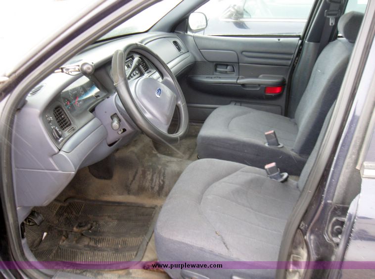image for item 3005 2001 Ford Crown Victoria Police Interceptor