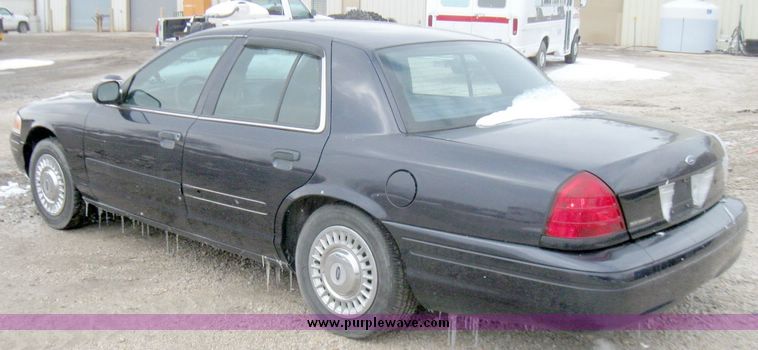 image for item 3006 2001 Ford Crown Victoria Police Interceptor