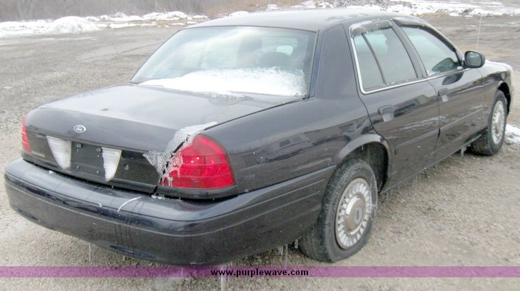 image for item 3006 2001 Ford Crown Victoria Police Interceptor