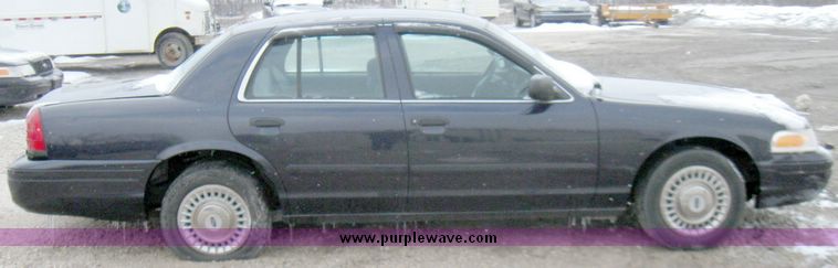 image for item 3006 2001 Ford Crown Victoria Police Interceptor