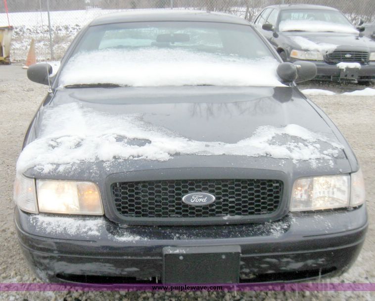 image for item 3006 2001 Ford Crown Victoria Police Interceptor