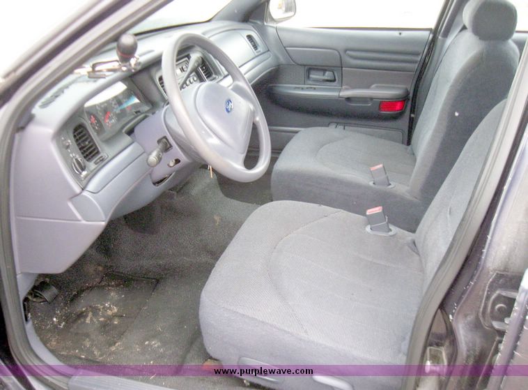 image for item 3006 2001 Ford Crown Victoria Police Interceptor