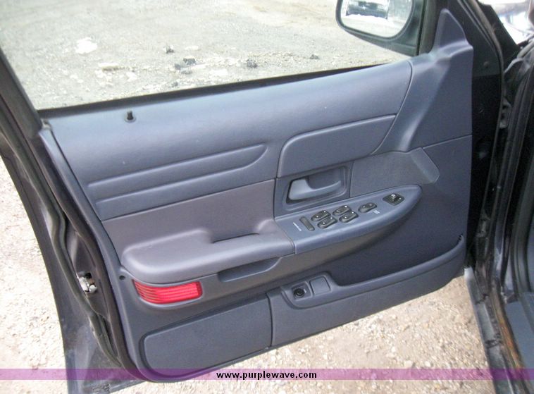 image for item 3006 2001 Ford Crown Victoria Police Interceptor