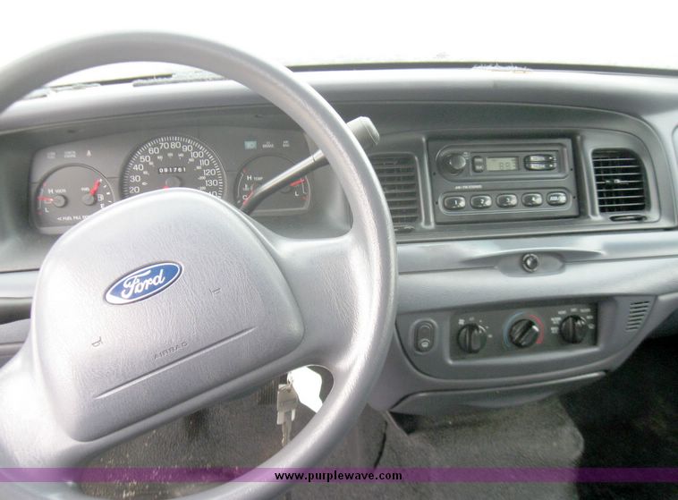 image for item 3006 2001 Ford Crown Victoria Police Interceptor