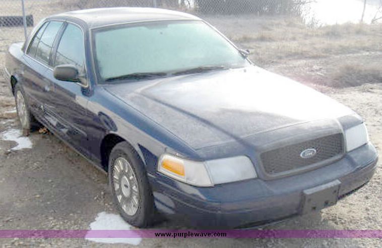 image for item 3007 2004 Ford Crown Victoria Police Interceptor