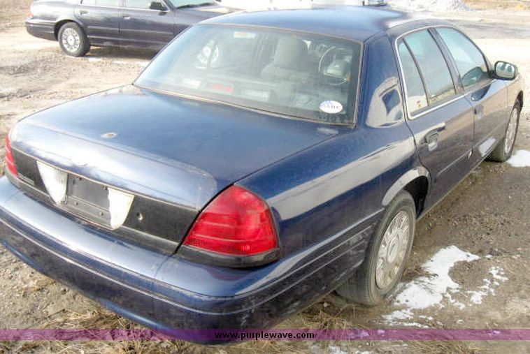 image for item 3007 2004 Ford Crown Victoria Police Interceptor