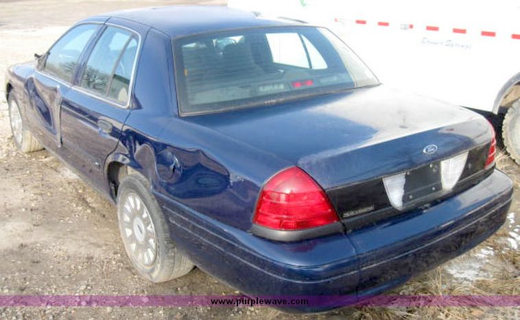 image for item 3007 2004 Ford Crown Victoria Police Interceptor