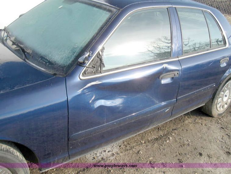 image for item 3007 2004 Ford Crown Victoria Police Interceptor