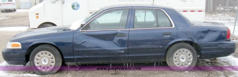 image for item 3007 2004 Ford Crown Victoria Police Interceptor