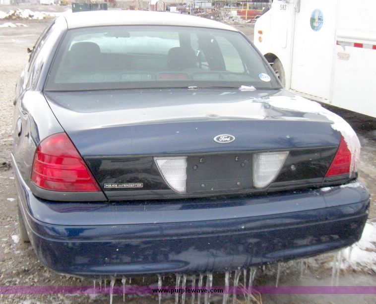 image for item 3007 2004 Ford Crown Victoria Police Interceptor