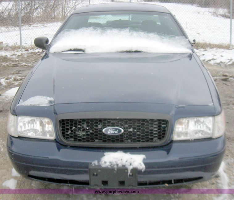 image for item 3007 2004 Ford Crown Victoria Police Interceptor