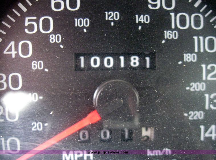 image for item 3007 2004 Ford Crown Victoria Police Interceptor