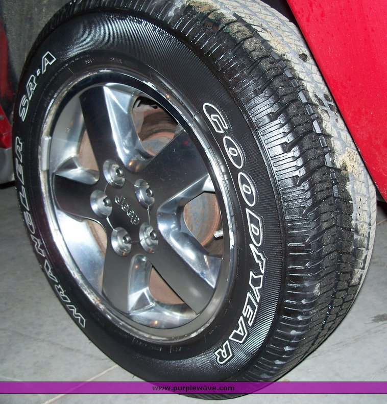 image for item 3363 2004 Jeep Grand Cherokee Overland