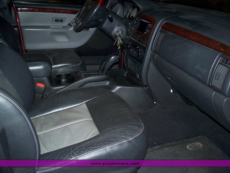 image for item 3363 2004 Jeep Grand Cherokee Overland