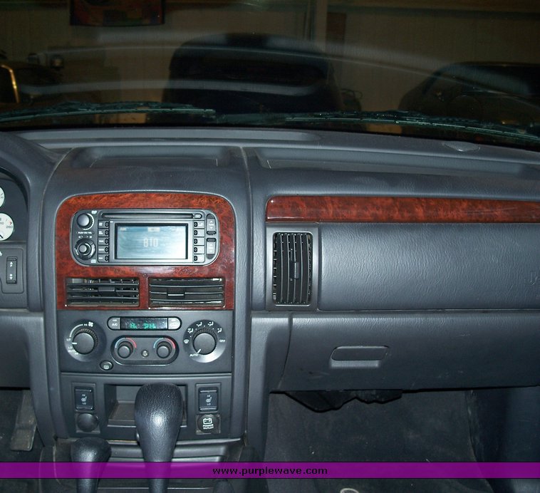 image for item 3363 2004 Jeep Grand Cherokee Overland