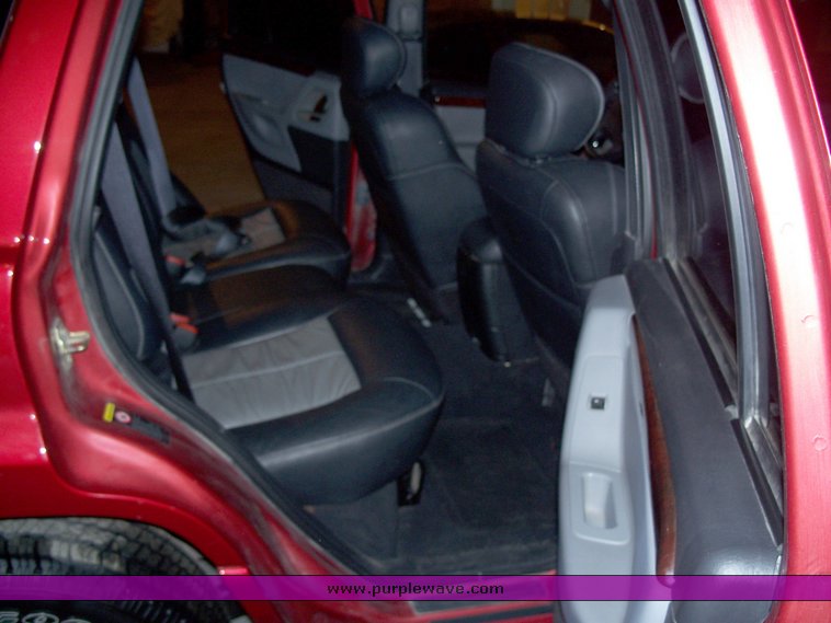 image for item 3363 2004 Jeep Grand Cherokee Overland