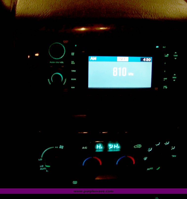 image for item 3363 2004 Jeep Grand Cherokee Overland