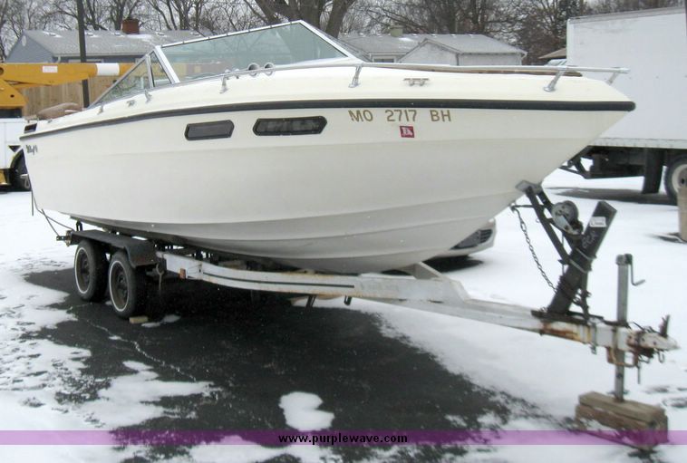 image for item 3749 1981 Webbcraft 2300 ski boat