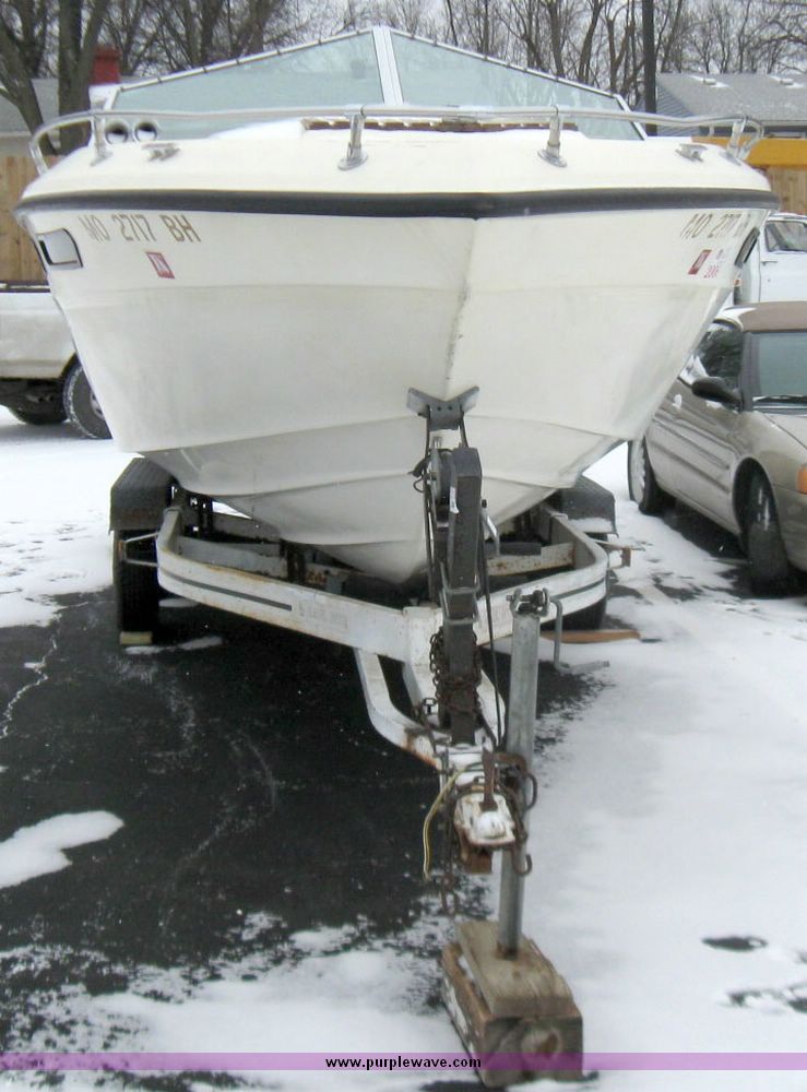 image for item 3749 1981 Webbcraft 2300 ski boat