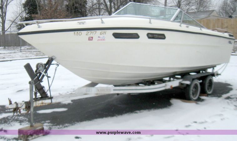image for item 3749 1981 Webbcraft 2300 ski boat