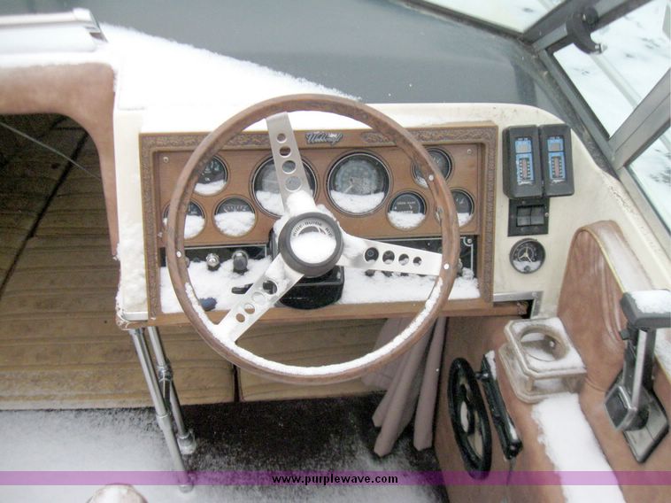 image for item 3749 1981 Webbcraft 2300 ski boat
