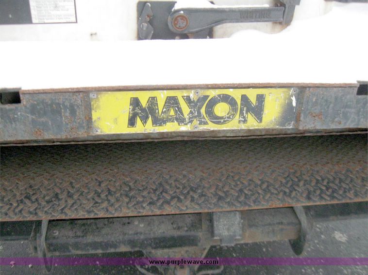 image for item 3750 1999 Ford F800