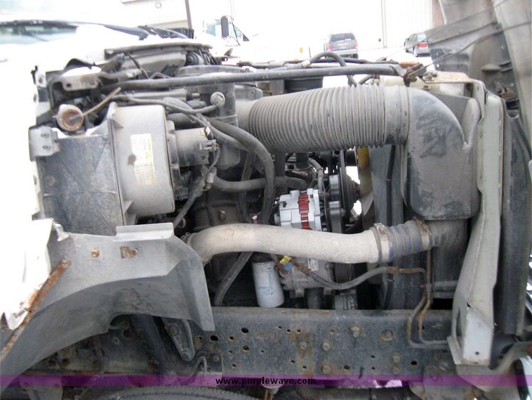 image for item 3750 1999 Ford F800