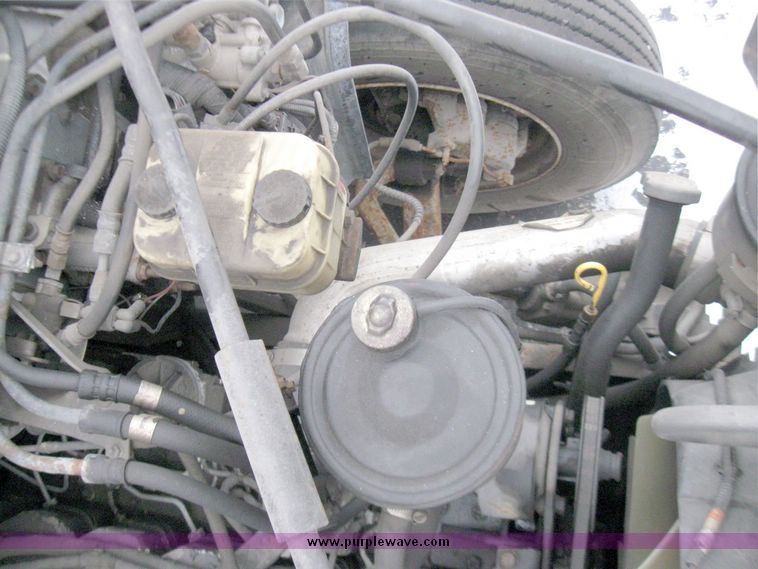 image for item 3750 1999 Ford F800