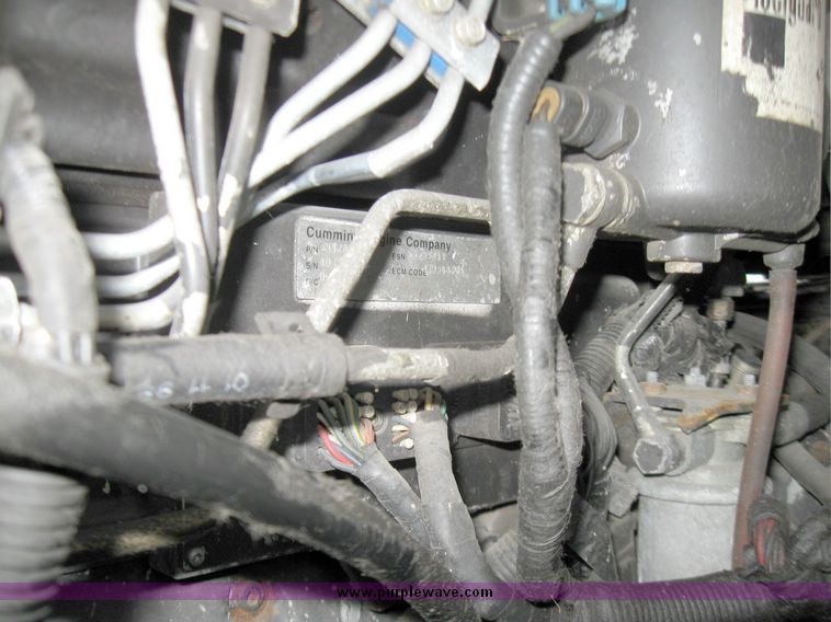 image for item 3750 1999 Ford F800