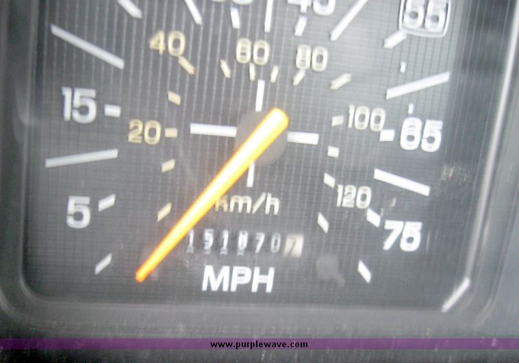 image for item 3750 1999 Ford F800