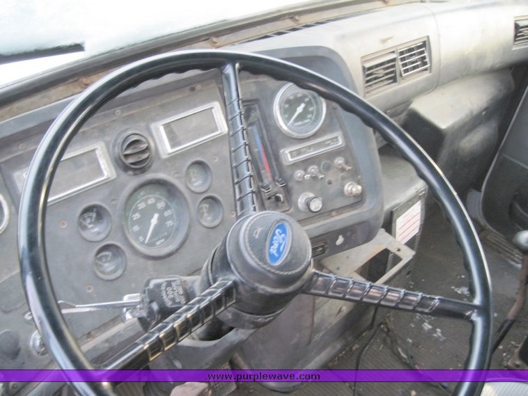 image for item 4473 1991 Ford Conventional N LN8000F box truck