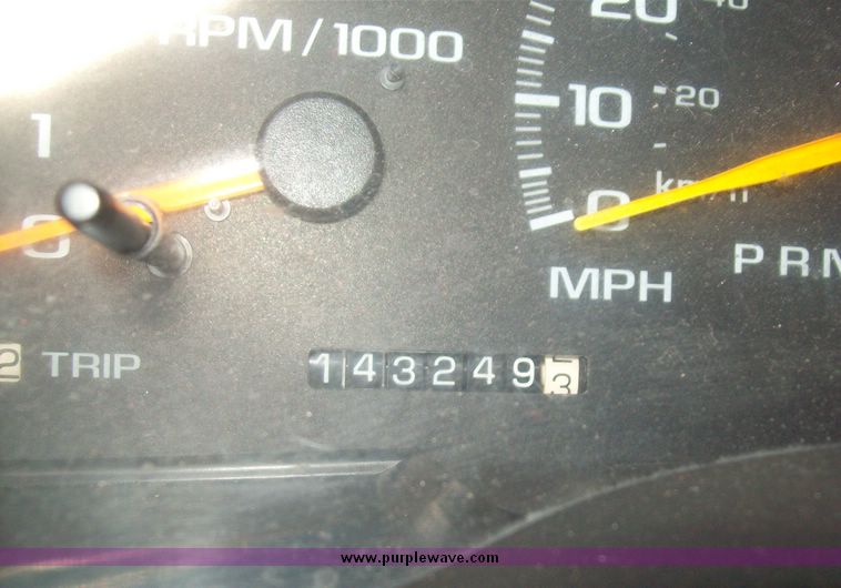 image for item 5000 1999 Chevrolet C1500 Suburban