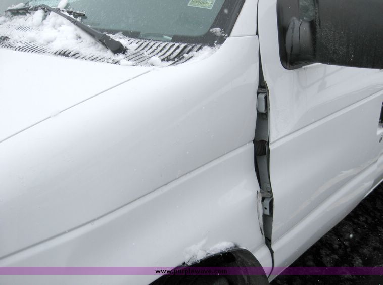 image for item 5272 2001 Ford Econoline E350 Super Duty