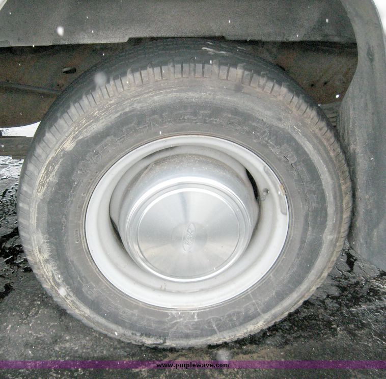 image for item 5272 2001 Ford Econoline E350 Super Duty